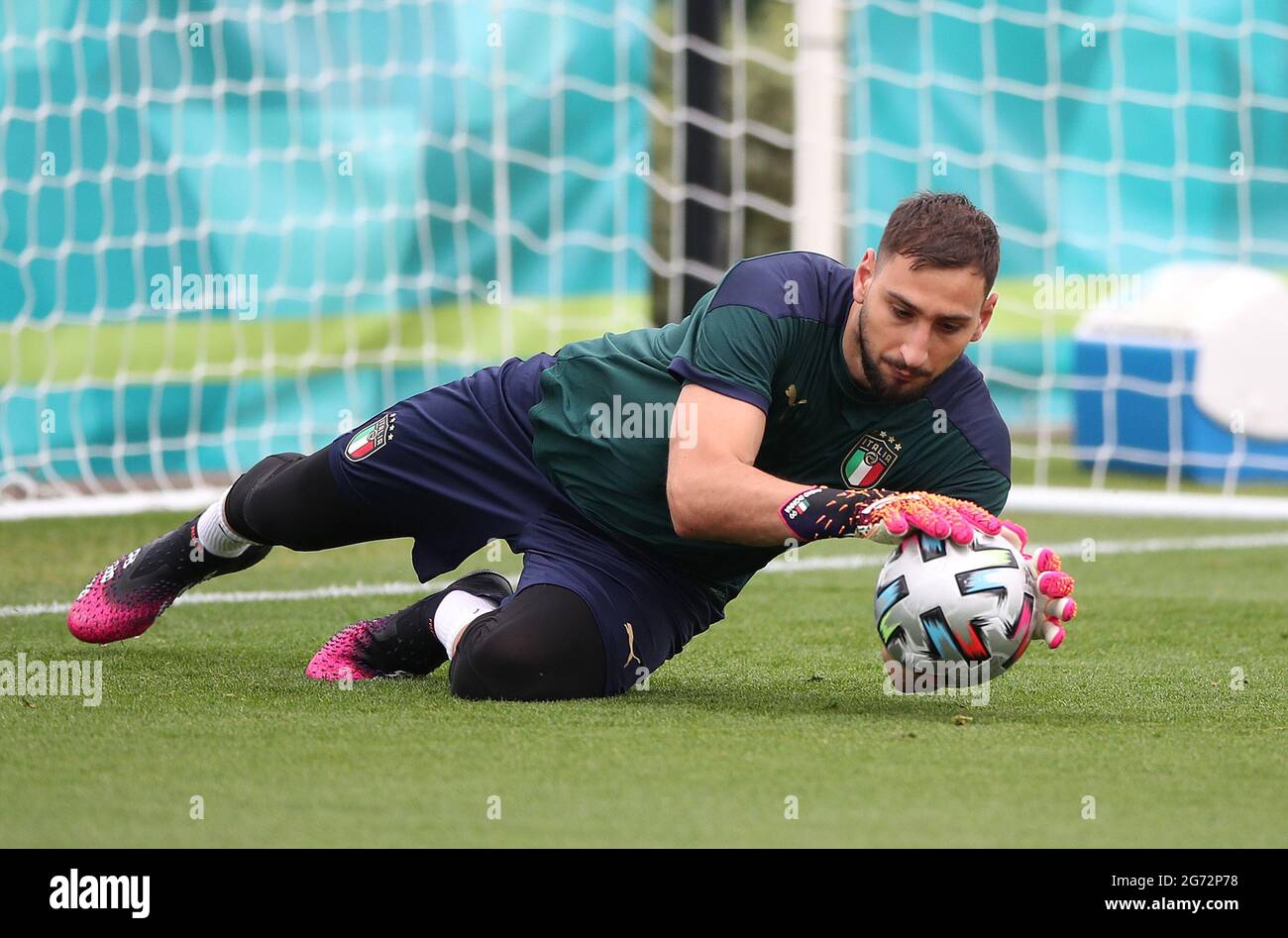 Italiens Torwart Gianluigi Donnarumma während einer Trainingseinheit auf dem Trainingsgelände von Tottenham Hotspur. Bilddatum: Samstag, 10. Juli 2021. Stockfoto