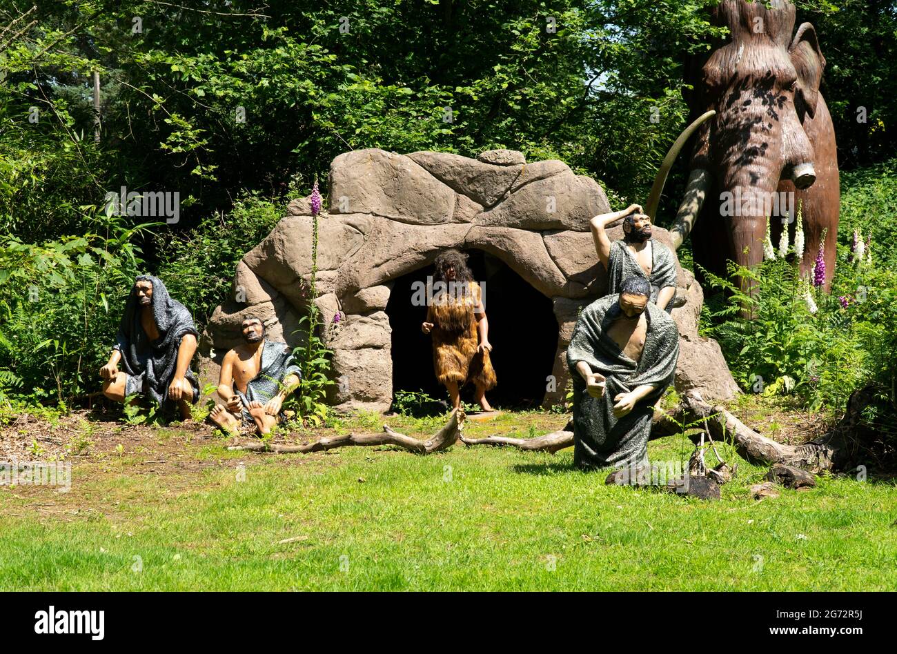 Prähistorisches Diorama im Freien Stockfoto