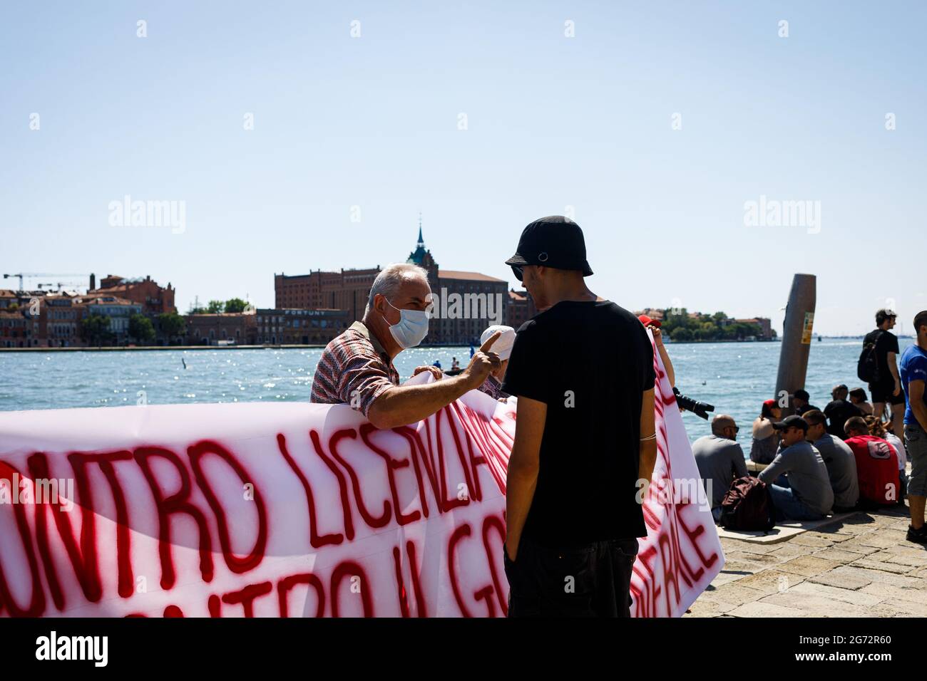 Venedig, Italien. Juli 2021. Protestkundgebung in der Fondamenta delle Zattere gegen den G20-Finanzgipfel, der in der Stadt im historischen Teil des venezianischen Arsenals stattfindet. Kredit: Massimiliano Donati/Alamy Live Nachrichten Stockfoto