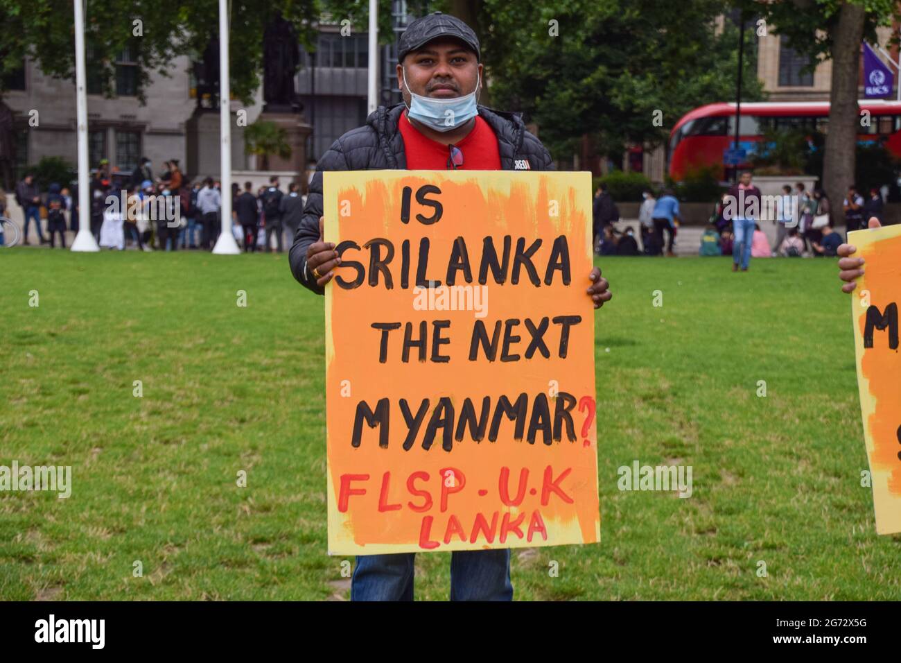 London, Großbritannien. Juli 2021. Demonstranten versammelten sich auf dem Parliament Square, um gegen die Militarisierung in Sri Lanka zu protestieren. (Kredit: Vuk Valcic / Alamy Live News) Stockfoto