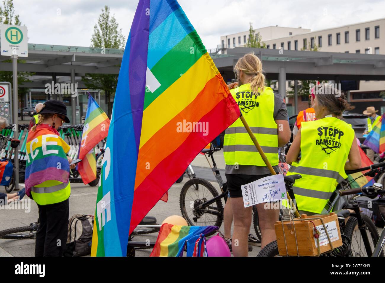 Deutschland: Fahrraddemonstration Friedenscamp Ramstein 2021: Unter dem Motto 'Stop Air Base Ramstein' fand eine Fahrraddemonstration statt Stockfoto