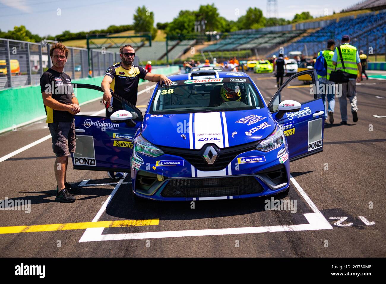 38 Alcidi Alessio (ITA), CAAL RACING, RENAULT CLIO CUP EUROPE, Startaufstellung beim 7. Lauf des Clio Cup Europe 2021, vom 9. Bis 11. Juli 2021 auf dem Hungaroring, in Budapest, Ungarn - Foto Joao Filipe / DPPI Stockfoto