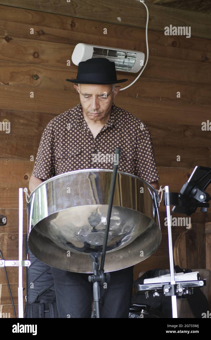 Mark Cherrie, Shireen Francis Small Island Project, Three Horseshoes, Knockholt, Kent, 29. Juni 2021. Stockfoto
