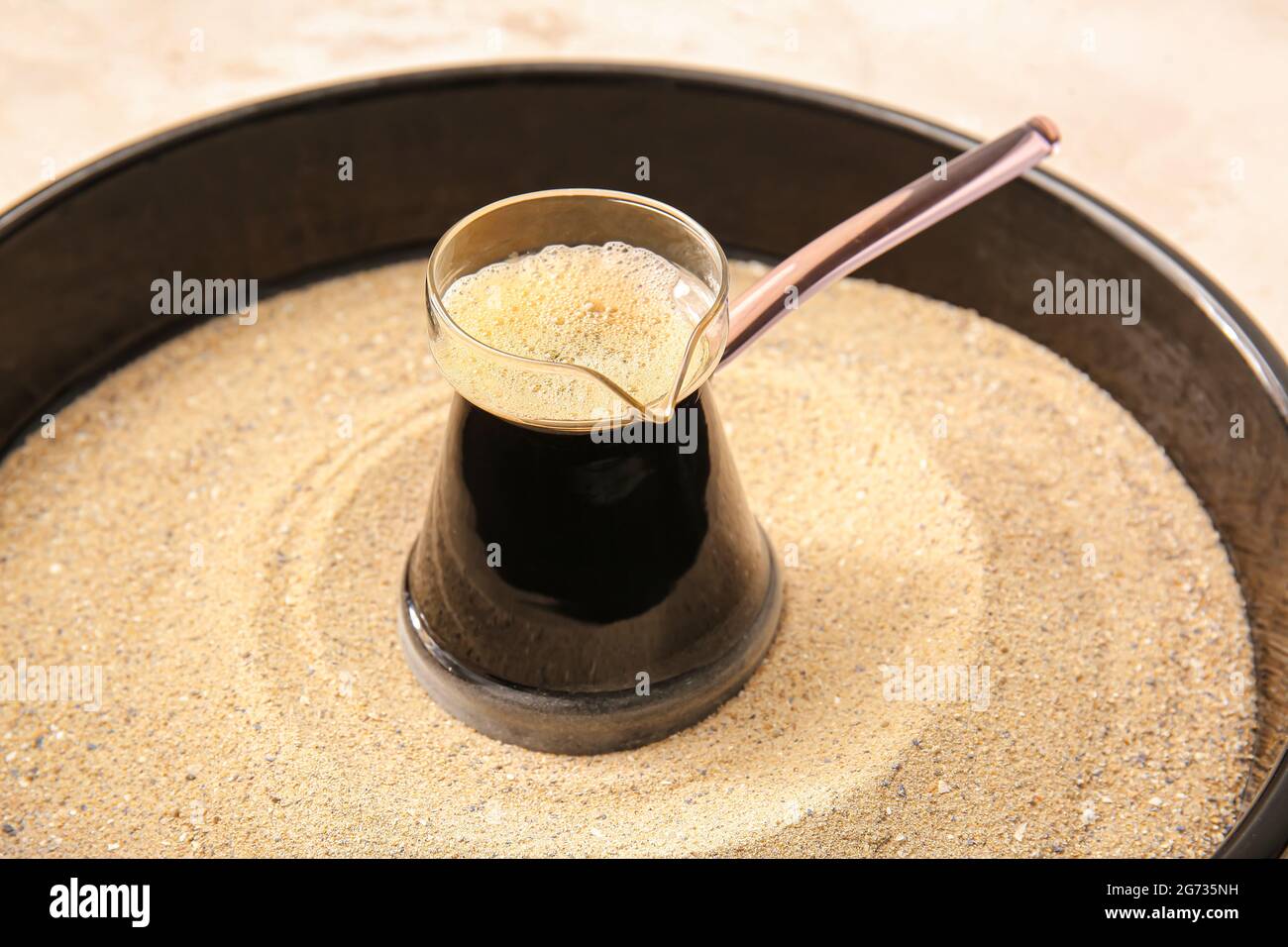 Türkischer Kaffee in Sand gekocht Stockfoto