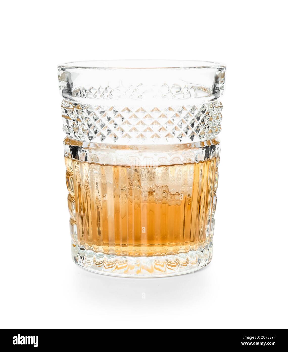 Glas kalten Whiskey auf weißem Hintergrund Stockfoto