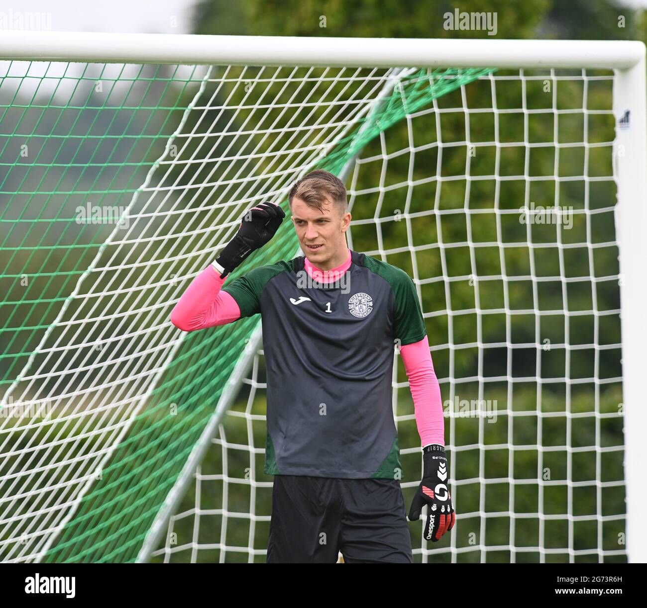 Tranent, Ormiston, East Lothian.Schottland. 3. Juli 21 Hibernian gegen Dunfermline Freundschaftsspiel vor der Saison. Matt Macey Torwart des Hibernian FC Stockfoto