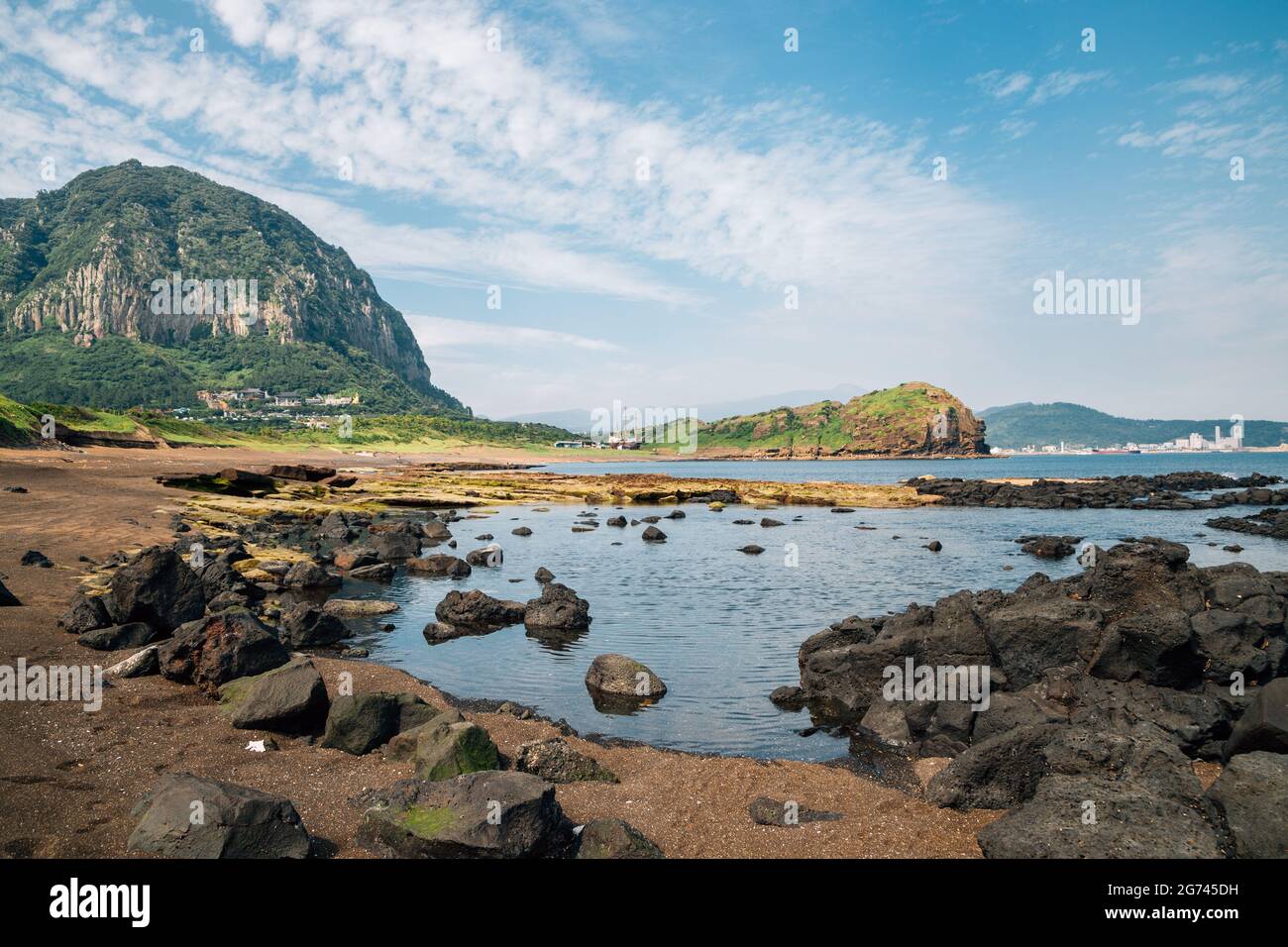 Sanbangsan Mountain und Yongmeori Beach, Jeju Olle Trail auf Jeju Island, Korea Stockfoto