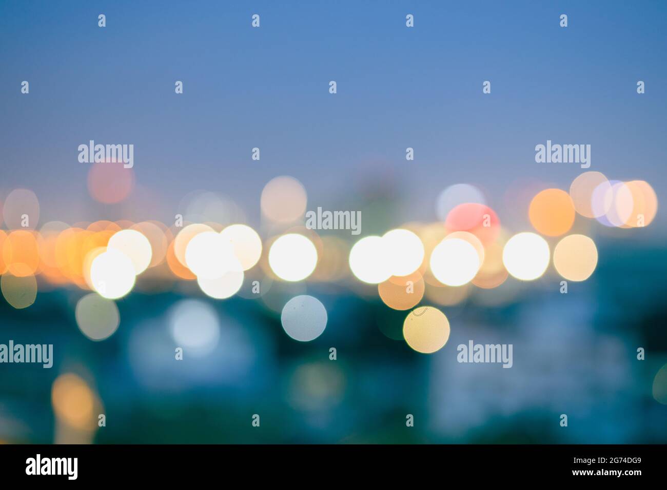 Blur Stadt romantische Nacht Licht glatt weichen Bokeh kühlen kühlen abstrakt für Hintergrund. Stockfoto