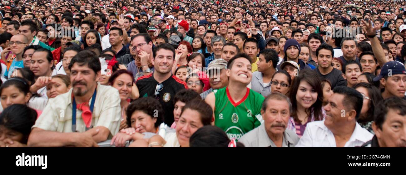 Bicentenial Feiern der Unabhängigkeit Mexikos von Spanien und Centennial Feiern der mexikanischen Revolution. Zocalo, Mexiko-Stadt. September 15 Stockfoto
