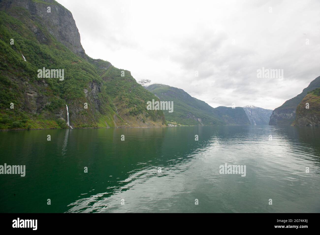 Panoramablick auf die norwegischen Fjorde Stockfoto