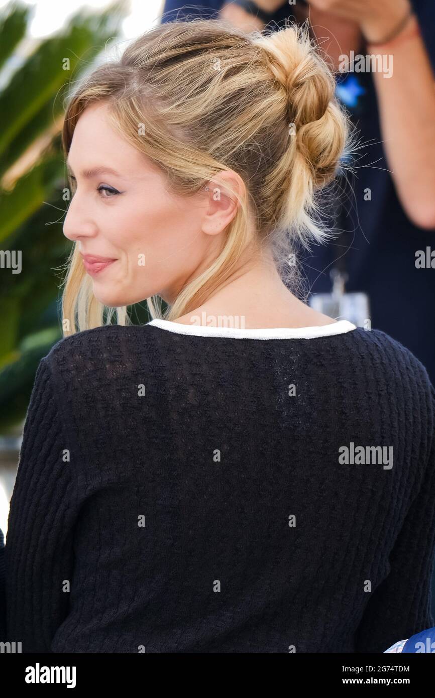 Palais des Festivals, Cannes, Frankreich. Juli 2021. Dylan Frances Penn posiert beim „Flag Day“-Fotocall. Bild nach Kredit: Julie Edwards/Alamy Live News Stockfoto