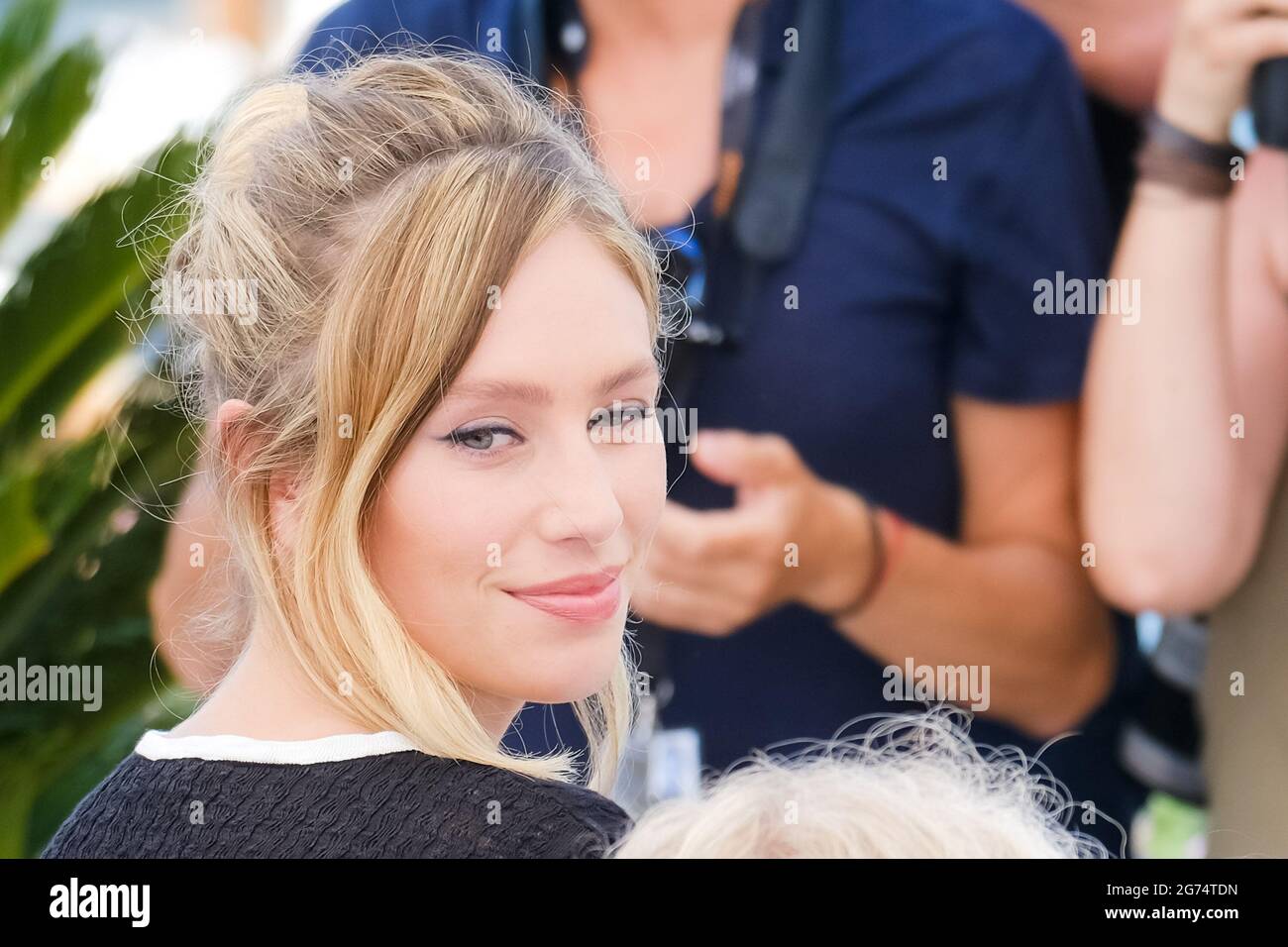 Palais des Festivals, Cannes, Frankreich. Juli 2021. Dylan Frances Penn posiert beim „Flag Day“-Fotocall. Bild nach Kredit: Julie Edwards/Alamy Live News Stockfoto