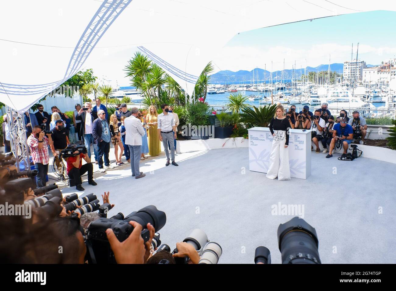 Palais des Festivals, Cannes, Frankreich. Juli 2021. Dylan Frances Penn posiert beim „Flag Day“-Fotocall. Bild nach Kredit: Julie Edwards/Alamy Live News Stockfoto