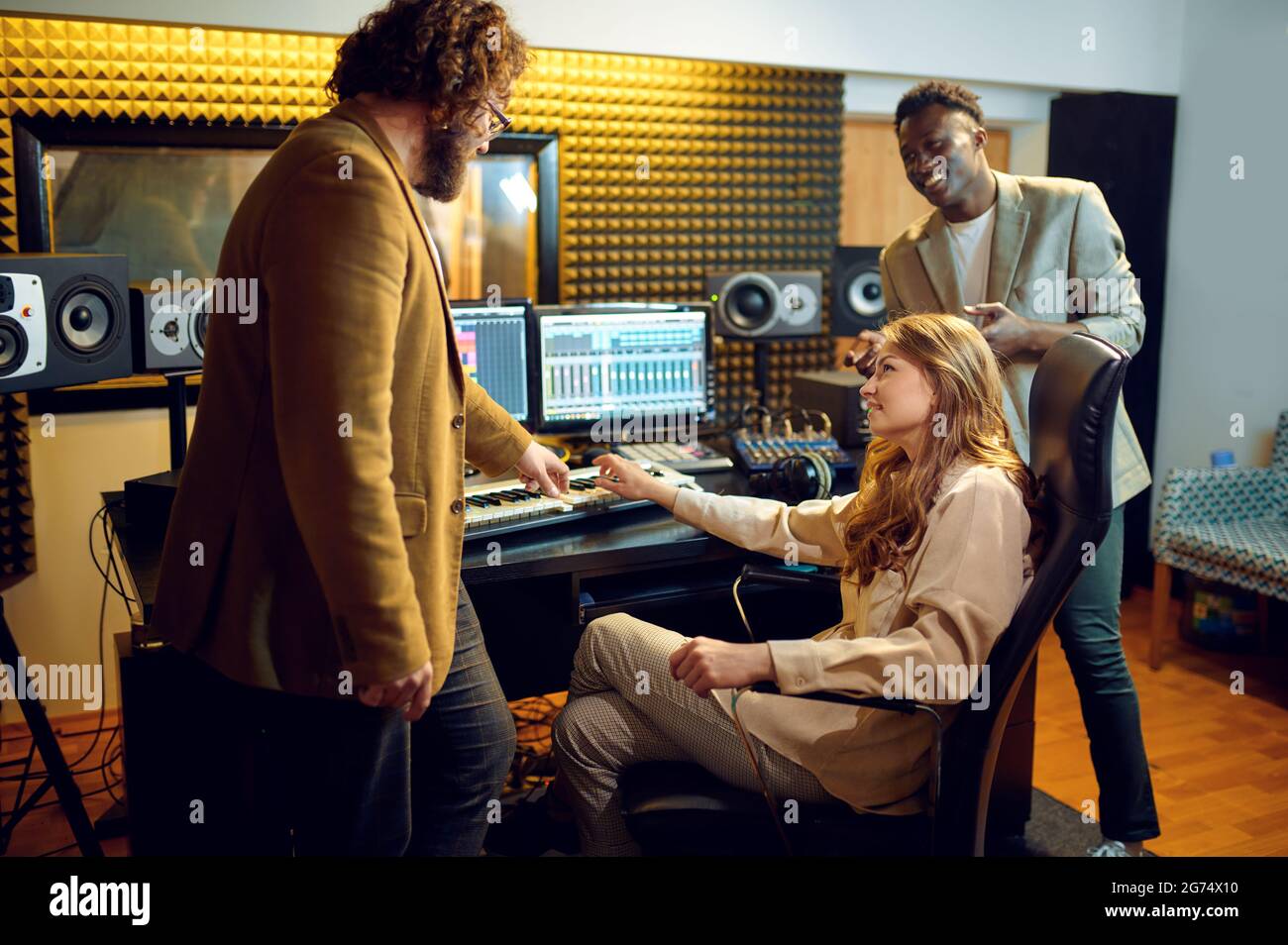 Männliche und weibliche Performerinnen, Aufnahmestudio Stockfoto