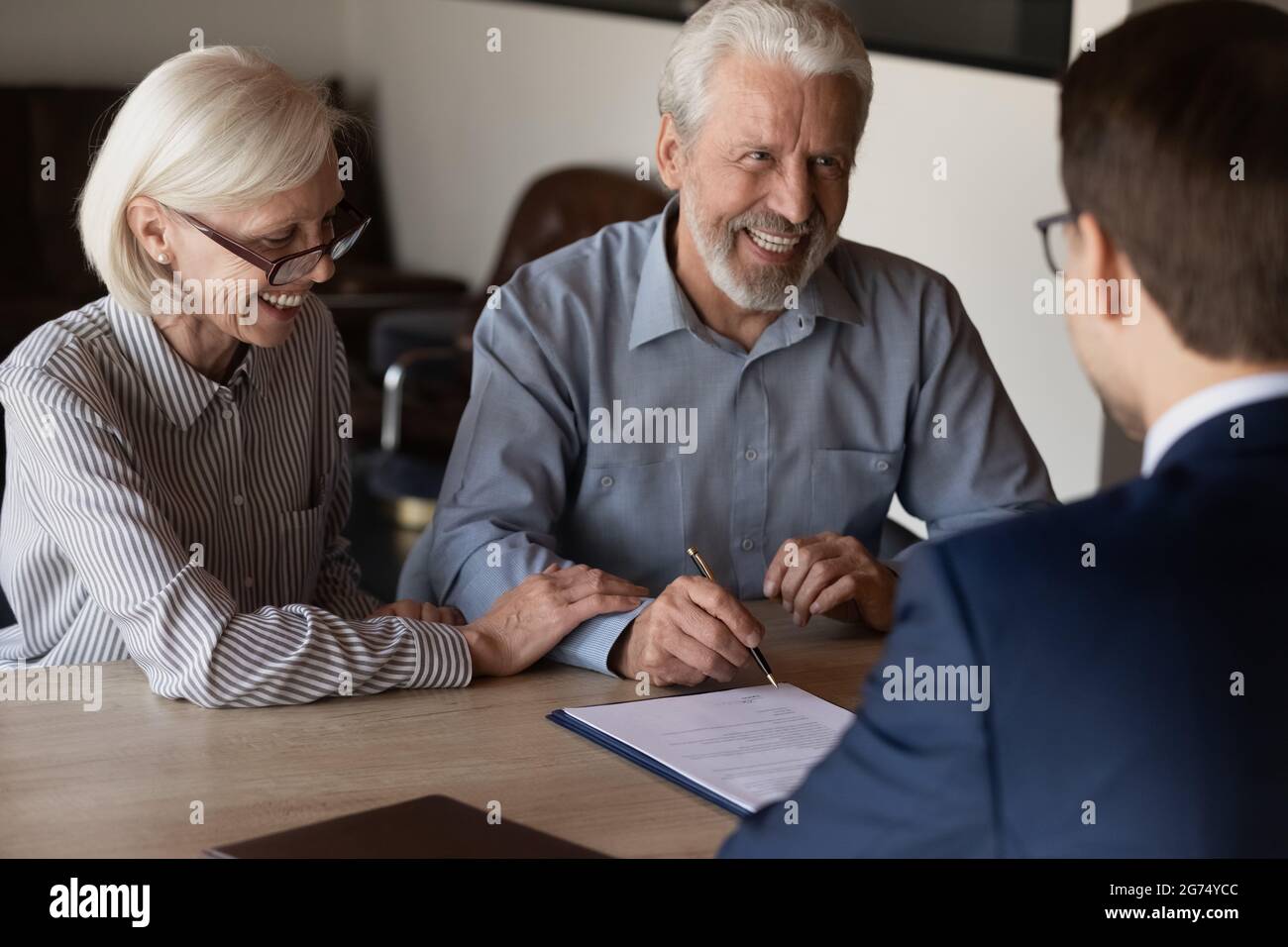 Glücklich reife Familie paar Kunden Beratung Rechtsexperte Stockfoto