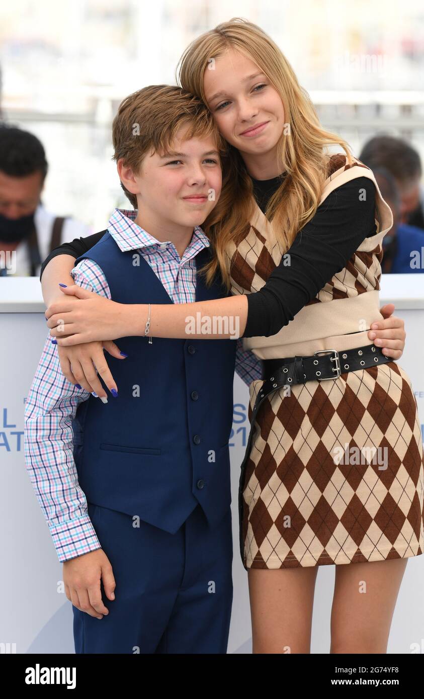 Cannes, Frankreich. Juli 2021. Beckham Crawford und Jadyn Rylee bei der Fotoschau für den Flag Day, die im Palais des Festivals stattfindet. Teil der 74. Filmfestspiele von Cannes. Quelle: Doug Peters/Alamy Live News Stockfoto