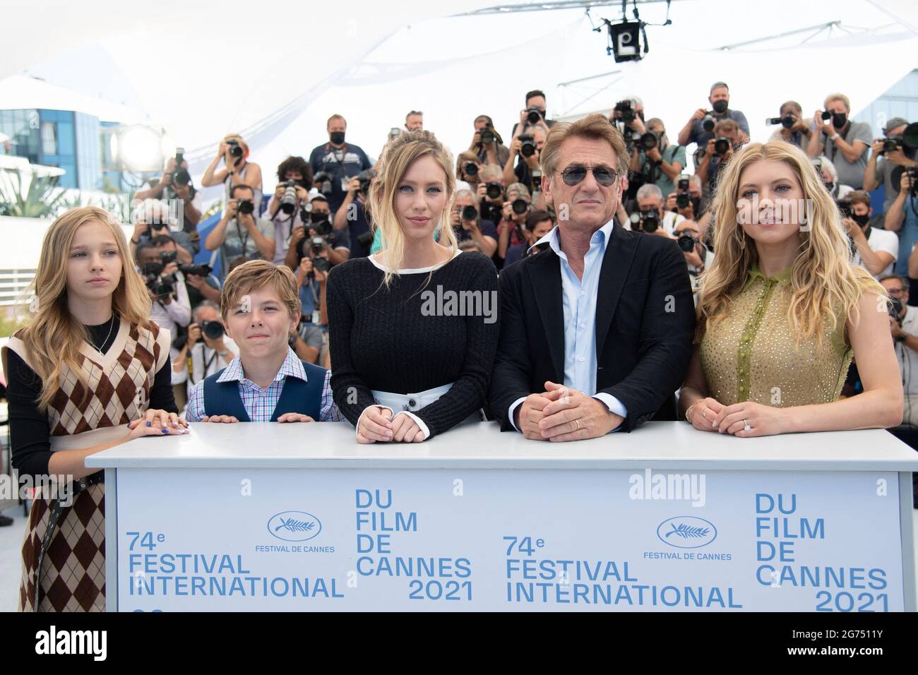 Katheryn Winnick, Sean Penn, Dylan Penn, Beckam Crawford, Jadyn Rylee beim Flag Day Photocall im Rahmen der 74. Internationalen Filmfestspiele von Cannes am 11. Juli 2021 in Cannes, Frankreich. Foto von Aurore Marechal/ABACAPRESS.COM Stockfoto