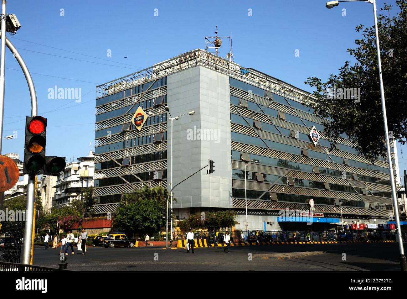 Mumbai; Maharashtra; Indien- Asien; März; 2015 : Kirche Tor westlichen Eisenbahn lokalen Terminus Ministerium der indischen Eisenbahn bombay Stockfoto