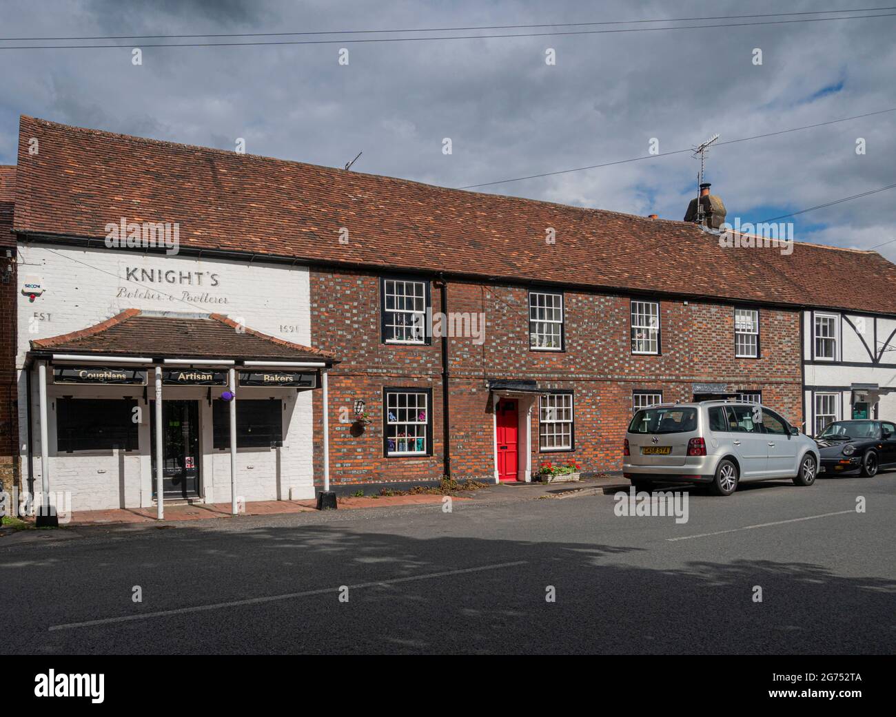 Blick auf die Straße des Metzgerladen in Godstone, Surrey, Großbritannien Stockfoto