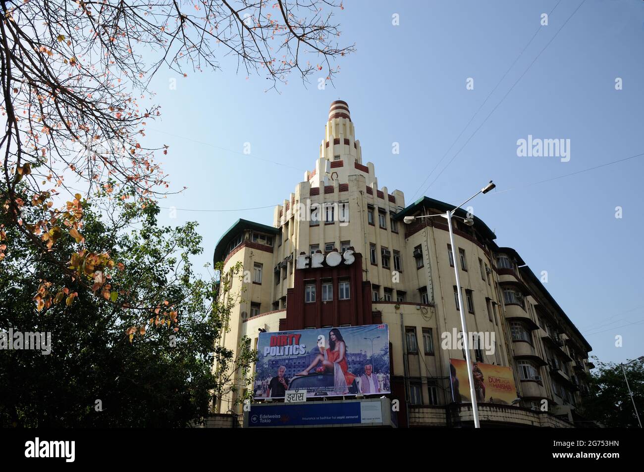 Mumbai; Maharashtra; Indien- Asien; März; 2015 das Eros Cinema ist ein Art déco-Stil in Mumbai, Kino oder Kino Estd.1935 Stockfoto