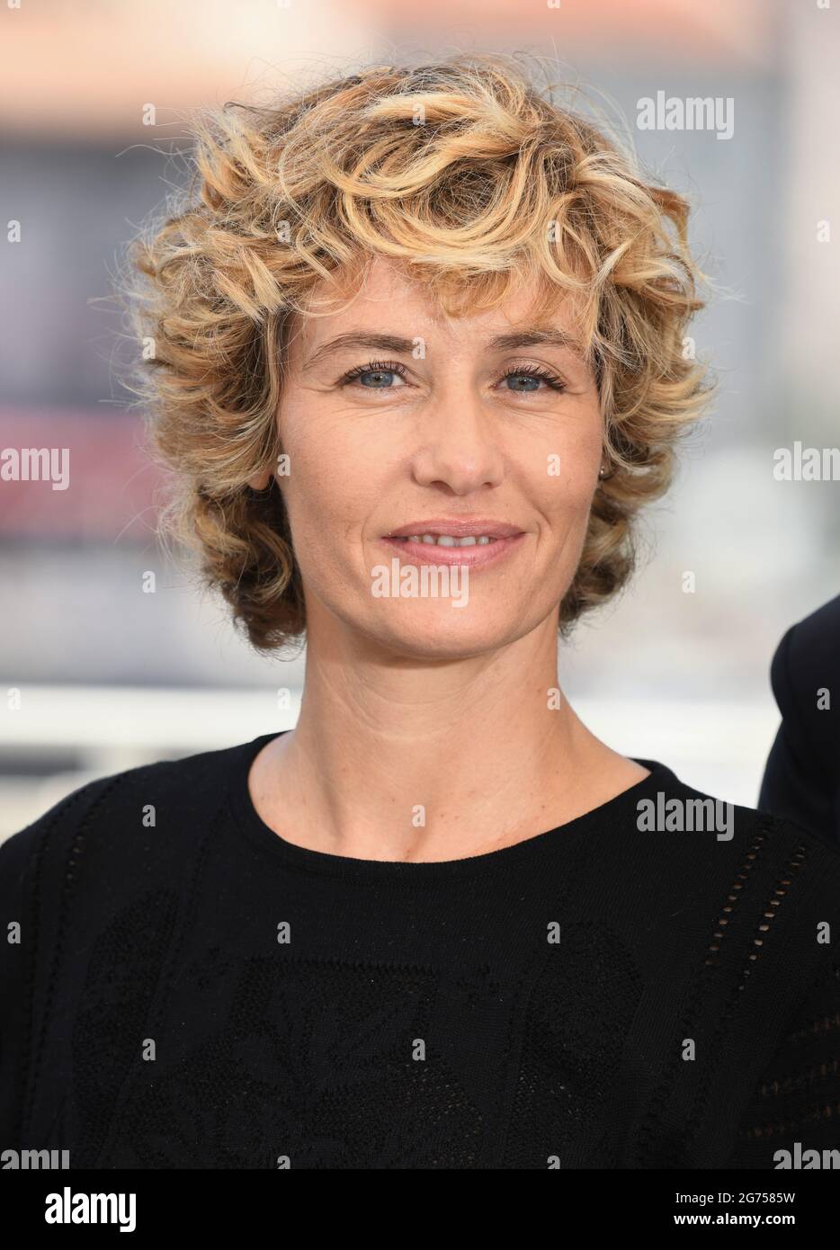 Cannes, Frankreich, 11. Juli 2021 Cecile de France bei der Fotozelle für Frieden, die im Palais des Festivals stattfand. Teil der 74. Filmfestspiele von Cannes. Quelle: Doug Peters/EMPICS/Alamy Live News Stockfoto