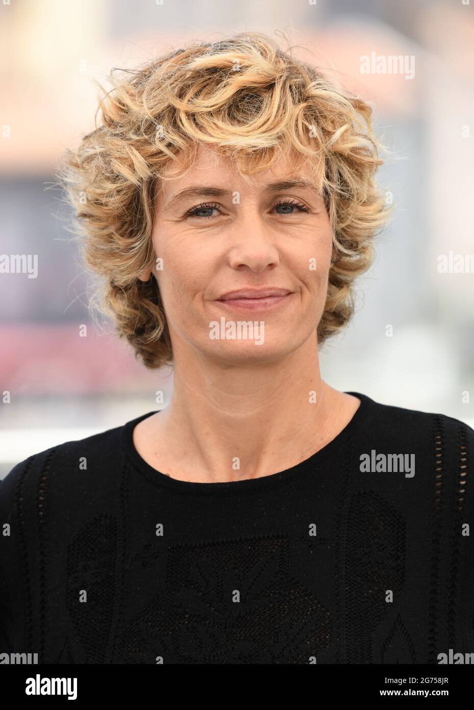 Cannes, Frankreich, 11. Juli 2021 Cecile de France bei der Fotozelle für Frieden, die im Palais des Festivals stattfand. Teil der 74. Filmfestspiele von Cannes. Quelle: Doug Peters/EMPICS/Alamy Live News Stockfoto