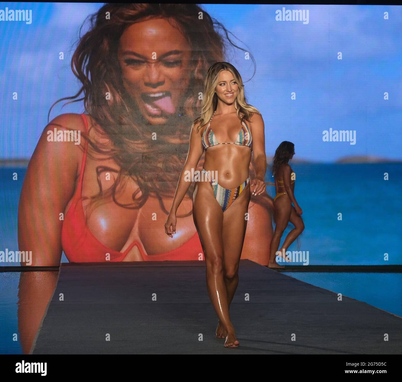 Sport illustriertes Modell Sommer Wilson läuft in der Runway Show 2021 während DER PARAISO Miami Swim Week im Mondrian Hotel South Beach in Miami Beach, Florida, am Samstag, 10. Juli 2021. Foto von Gary i Rothstein/UPI Stockfoto