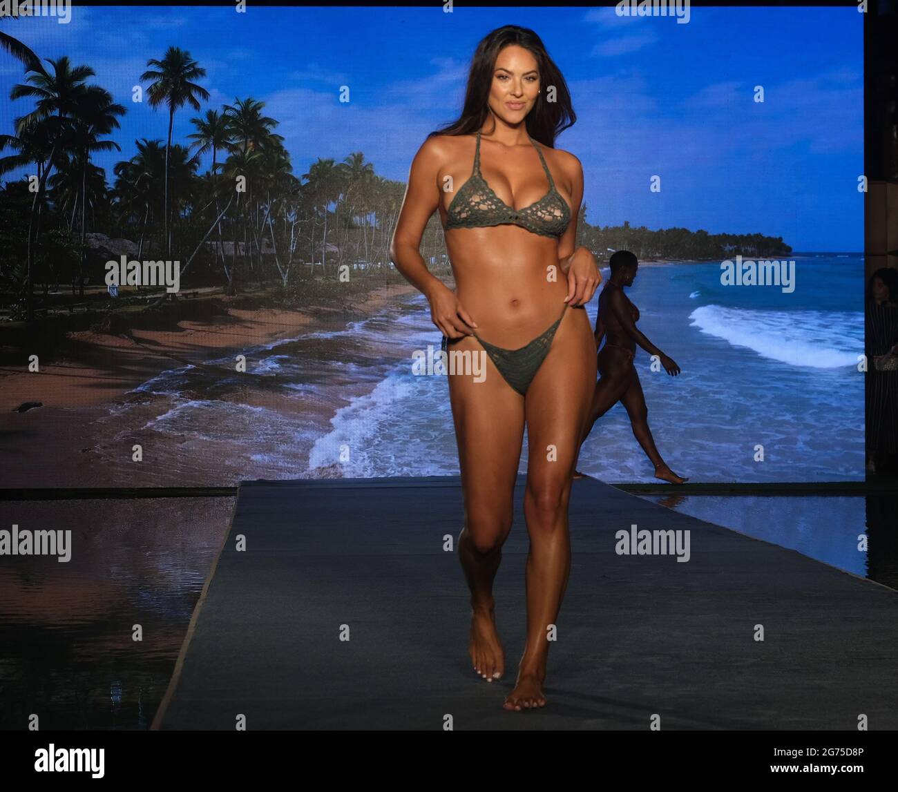 Sport illustriertes Modell Christen Harpe spaziert während der PARAISO Miami Swim Week im Mondrian Hotel South Beach in Miami Beach, Florida, am Samstag, 10. Juli 2021 in der Runway Show 2021. Foto von Gary i Rothstein/UPI Stockfoto