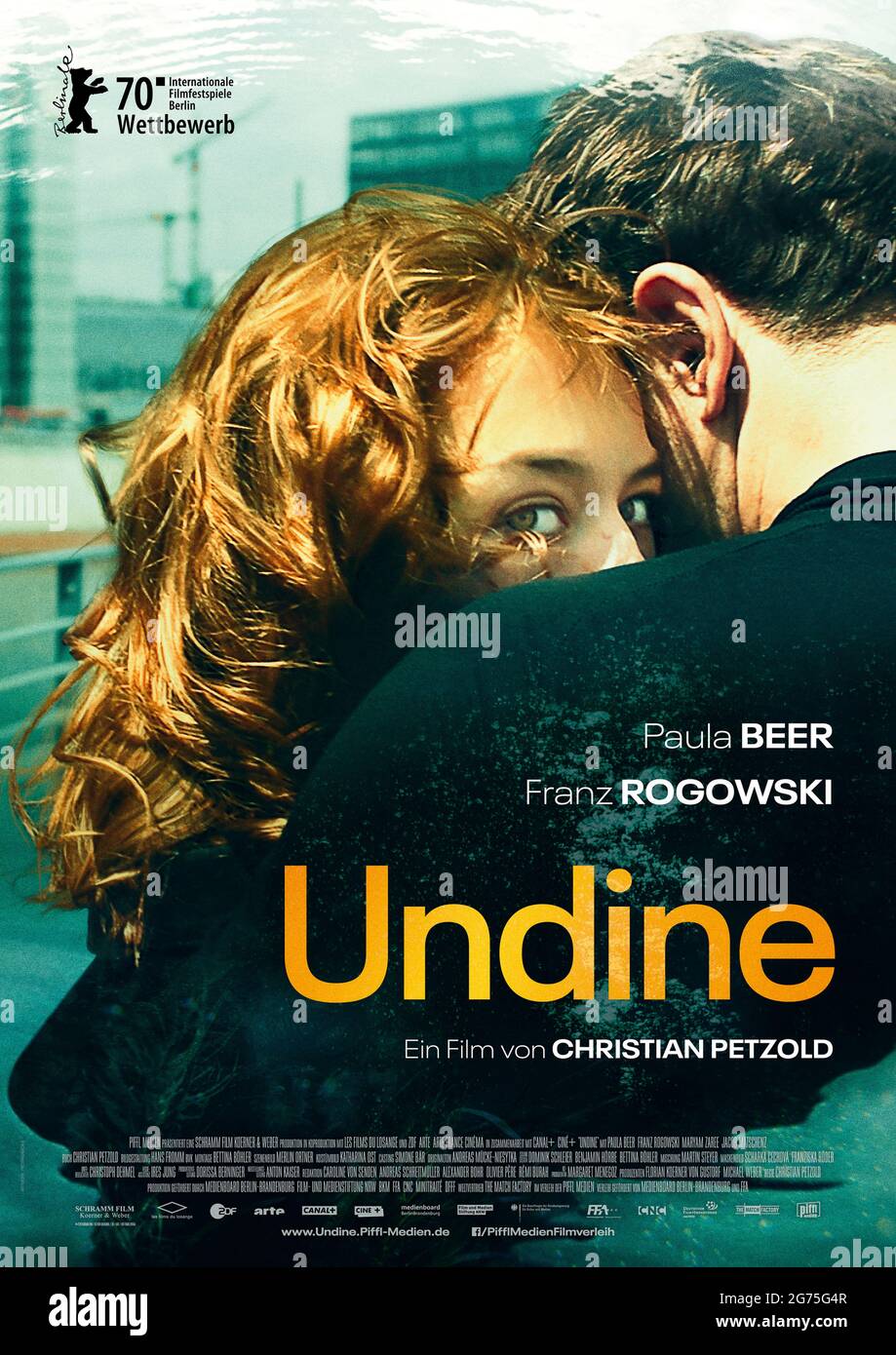 Undine (2020) unter der Regie von Christian Petzold mit Paula Beer, Franz Rogowski und Maryam Zaree. Ungewöhnliche deutsche Fantasie über einen Historiker, der den Mann, der sie verrät, töten muss, um zum Wasser zurückzukehren. Stockfoto
