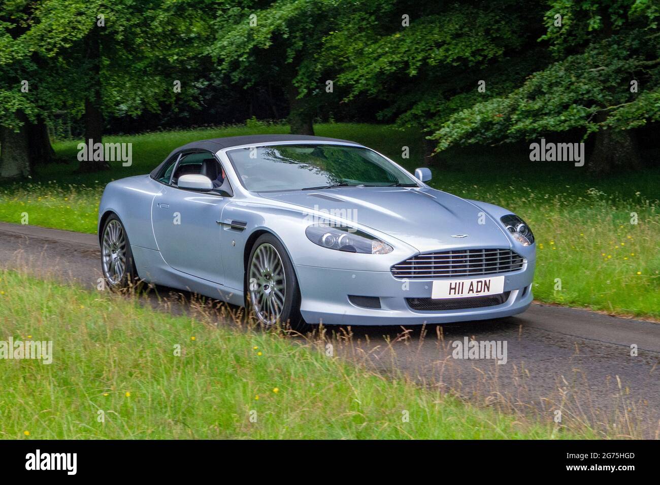 Vorderansicht des 2009 Aston Martin DB9 Volante Auto; Hochleistungs-Sportwagen, Sportwagen, Roadster, Supersportwagen, Super Sportwagen, Performance-Autos Stockfoto