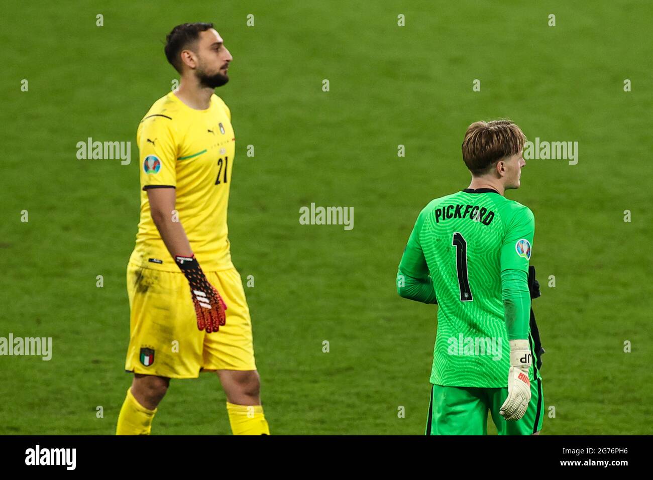London, Großbritannien. Juli 2021. Fußball: Europameisterschaft, Italien - England, Endrunde, Finale im Wembley-Stadion. Italiens Torwart Gianluigi Donnarumma und Englands Torwart Jordan Pickford. Quelle: Christian Charisius/dpa/Alamy Live News Stockfoto