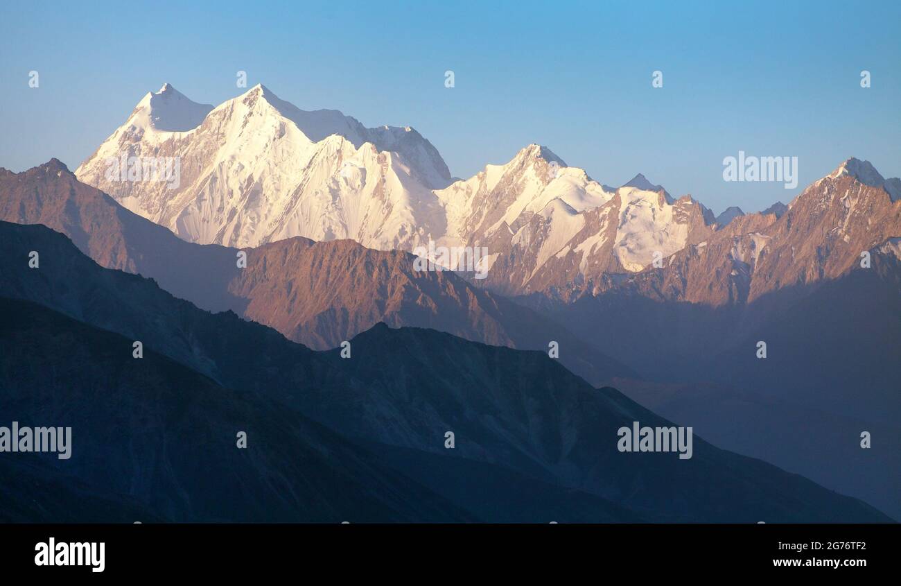 Abends Blick auf hindukusch oder hindukusch Bergrücken, Tahikistan und afghanistan, Blick vom Pamir highvay oder pamirskij trakt Stockfoto