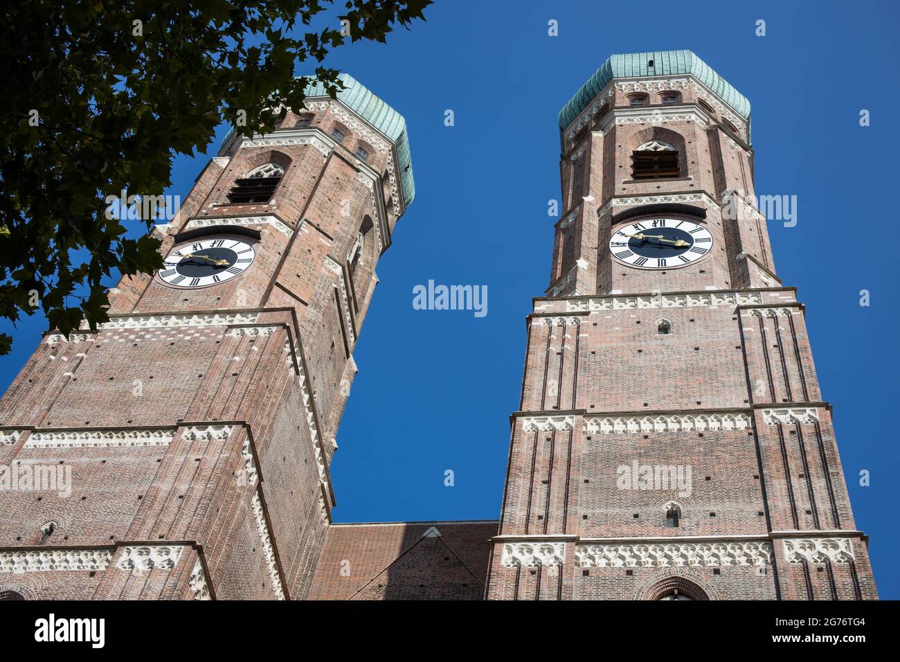 Die Türme der Frauenkirche in München Stockfoto