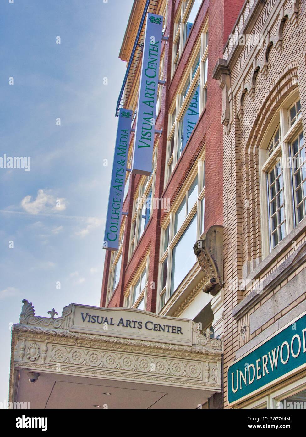 Das Visual Arts Center (VAC) der Marshall University befindet sich in der Innenstadt von Huntington gegenüber dem Pullman Square an der 3rd Avenue. Stockfoto