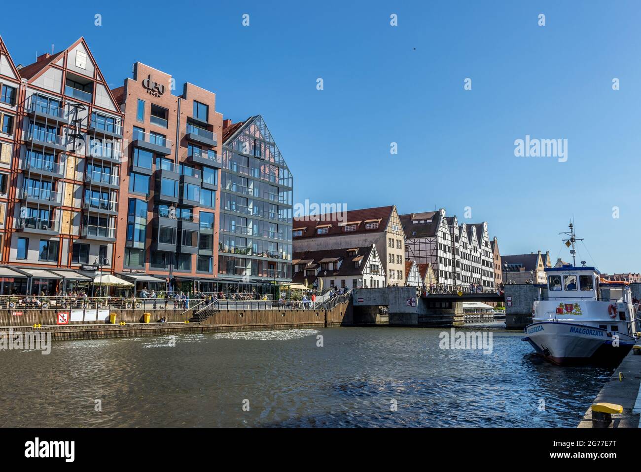 DANZIG, POLEN - 13. Juni 2021: Danzig, Polen - 13 2021. Juni „das neue Gebäude in der Altstadt von Danzig“ Stockfoto