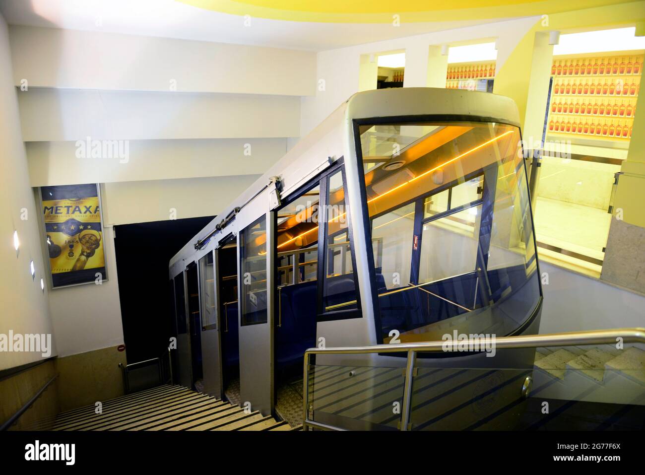 Die Lycabettus Funicular ist eine Standseilbahn zum Gipfel des Lycabettus in Athen, Griechenland. Stockfoto