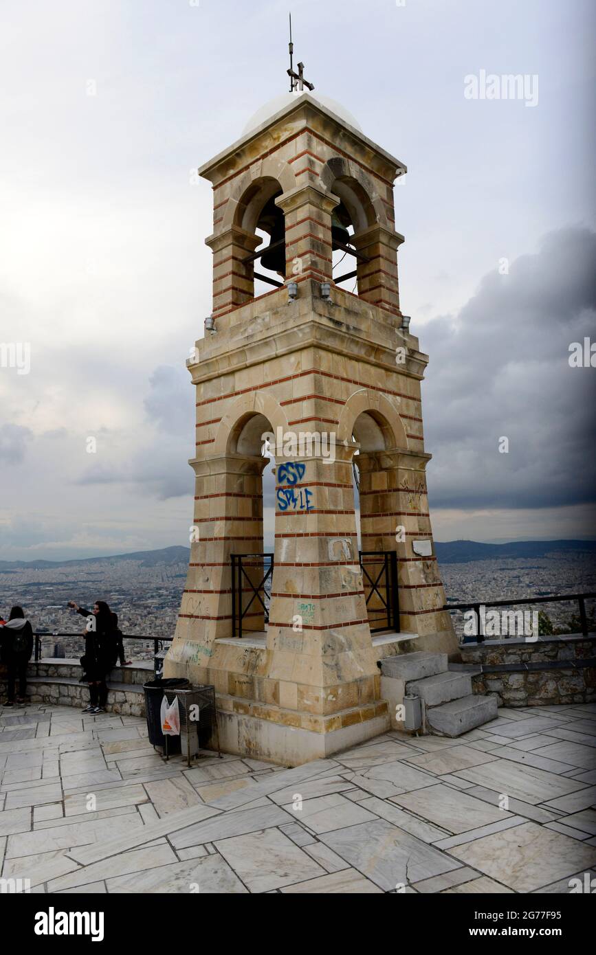 St. George Kapelle auf dem Lycabettus Hügel in Athen, Griechenland. Stockfoto