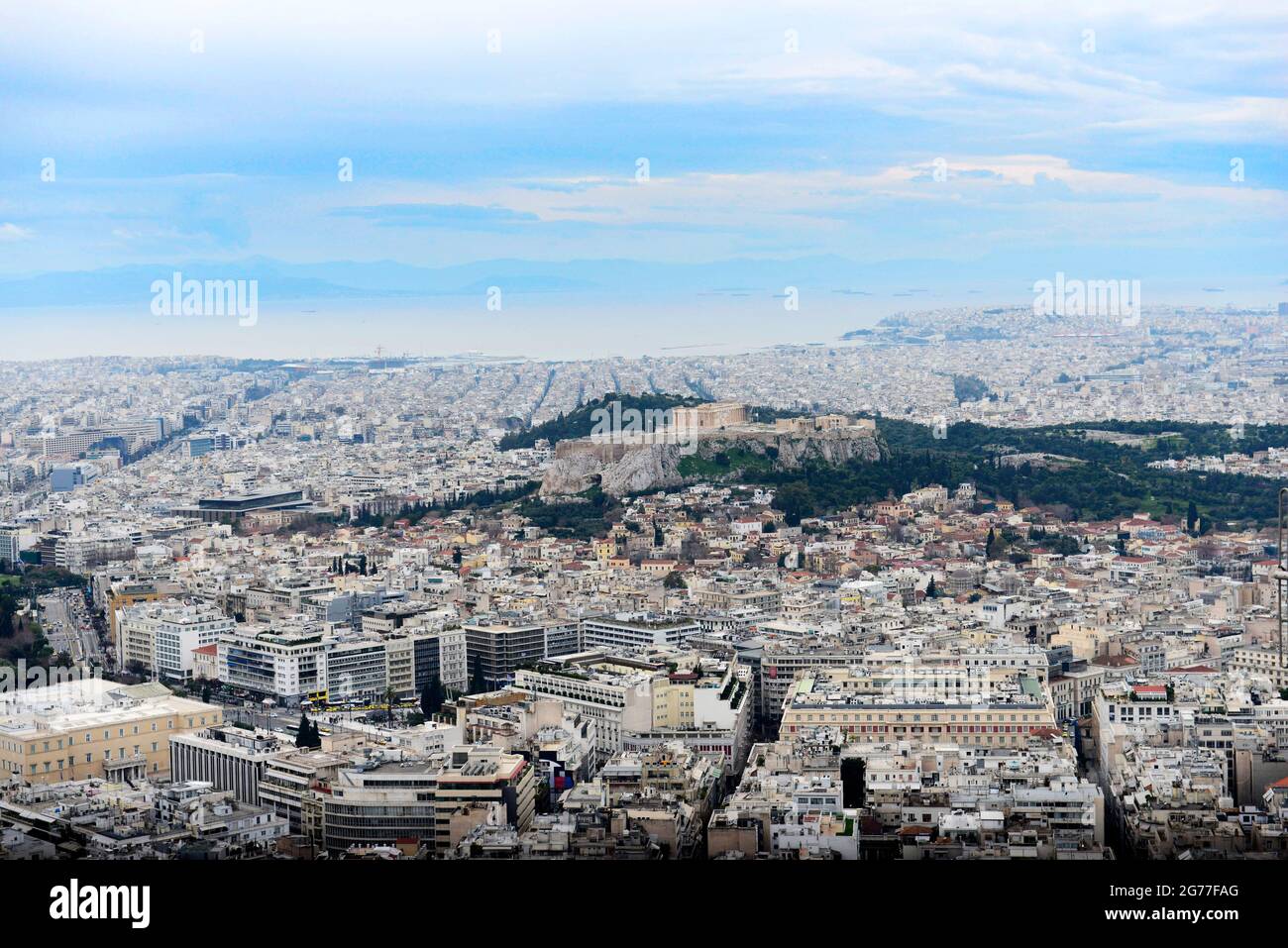 Blick auf die Stadt von der Spitze des Lycabettus-Hügels aus gesehen. Stockfoto