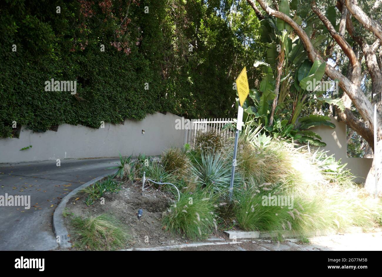 Los Angeles, Kalifornien, USA 11. Juli 2021 EIN allgemeiner Blick auf die Atmosphäre von Ida Lupinos früherem Zuhause am 1405 Miller Drive am 11. Juli 2021 in Los Angeles, Kalifornien, USA. Foto von Barry King/Alamy Stockfoto Stockfoto