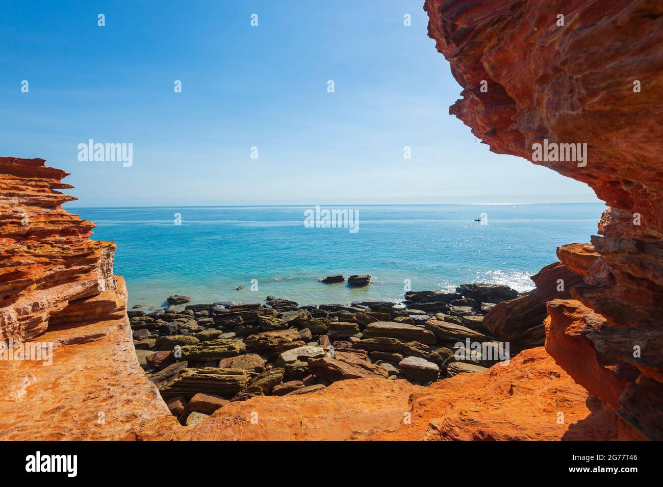 Malerische rote Pindan-Klippen entlang der Küste am berühmten Gantheaume Point, Broome, Western Australia, WA, Australien Stockfoto