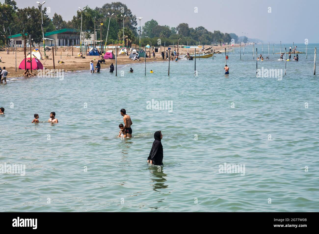 Schwimmen und Ausruhen, Erholungsgebiet des Kaspischen Meeres, Vorort von Sari, Provinz Mazandaran, Iran, Persien, Westasien, Asien Stockfoto