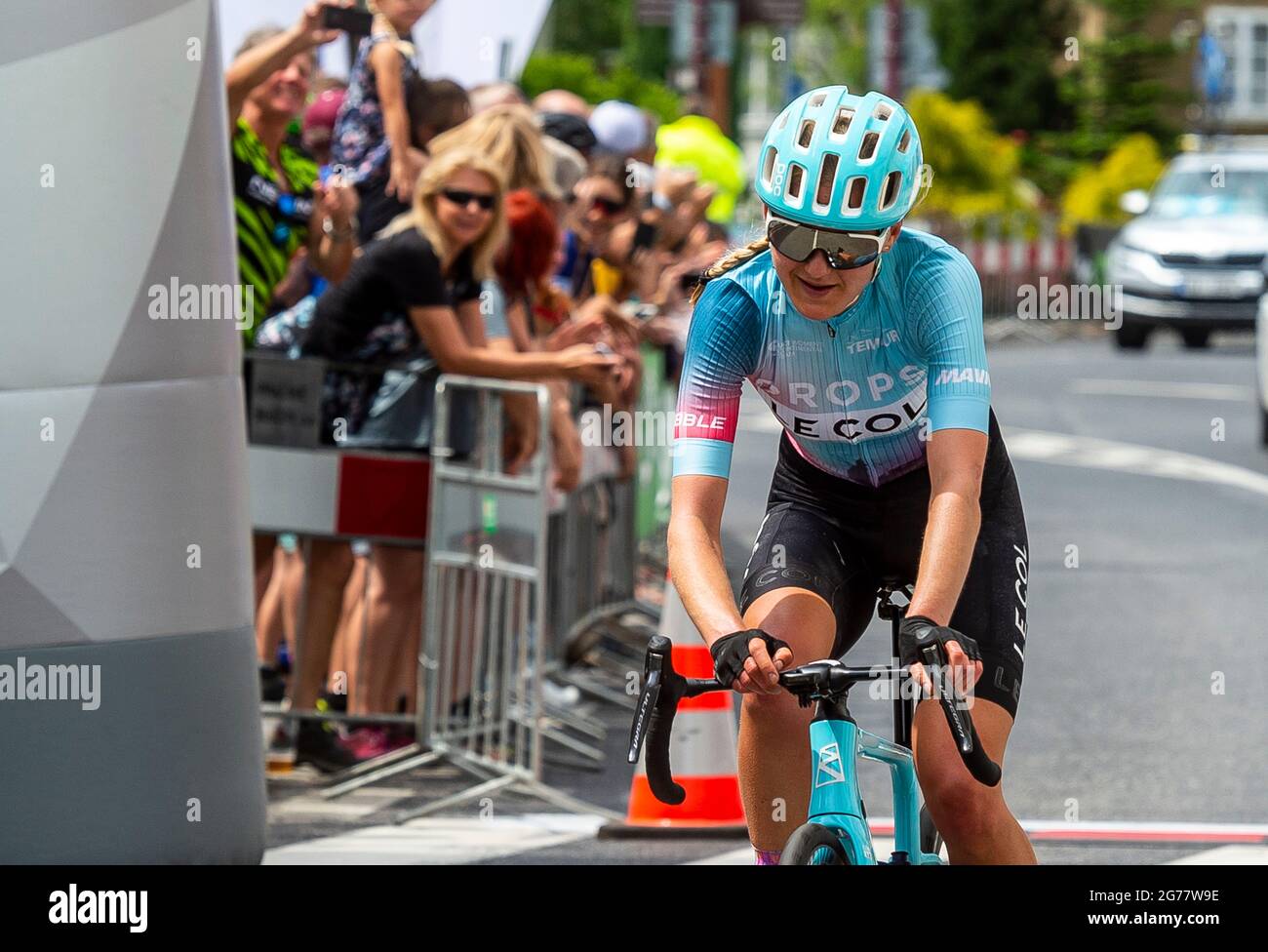 Krasna Lipa, Tschechische Republik. Juli 2021. Sieger Joscelin Lowden (Großbritannien) im Ziel des internationalen Radrennen der Frauen Tour de Feminin am 11. Juli 2021 in der Nähe von Krasna Lipa, Tschechien. Quelle: Ondrej Hajek/CTK Photo/Alamy Live News Stockfoto