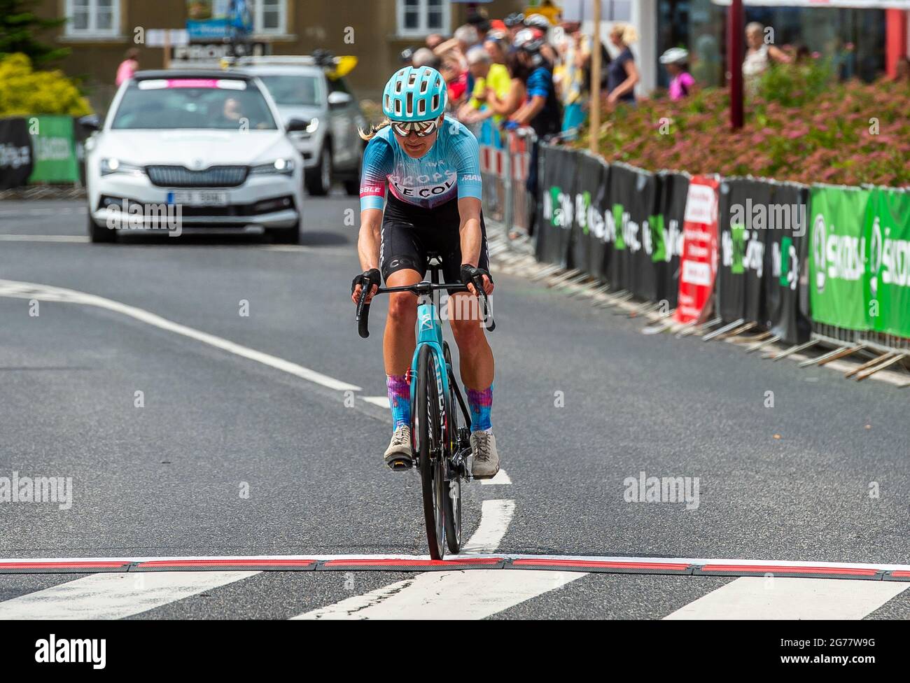 Krasna Lipa, Tschechische Republik. Juli 2021. Sieger Joscelin Lowden (Großbritannien) im Ziel des internationalen Radrennen der Frauen Tour de Feminin am 11. Juli 2021 in der Nähe von Krasna Lipa, Tschechien. Quelle: Ondrej Hajek/CTK Photo/Alamy Live News Stockfoto