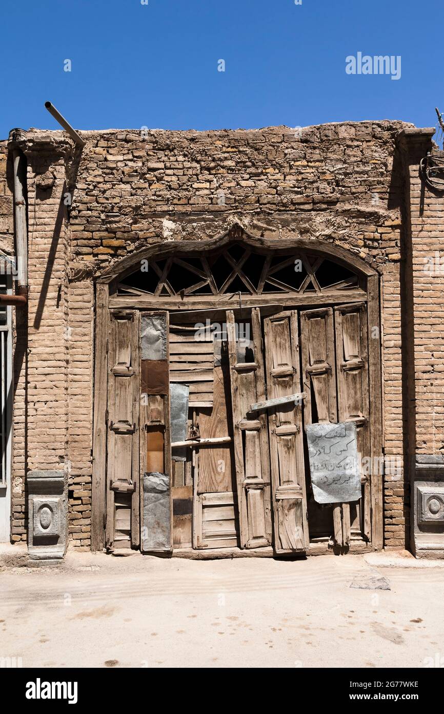 Altes zerstörtes Haus, Stadtbild der Innenstadt, Mashhad, Razavi Khorasan Provinz, Iran, Persien, Westasien, Asien Stockfoto
