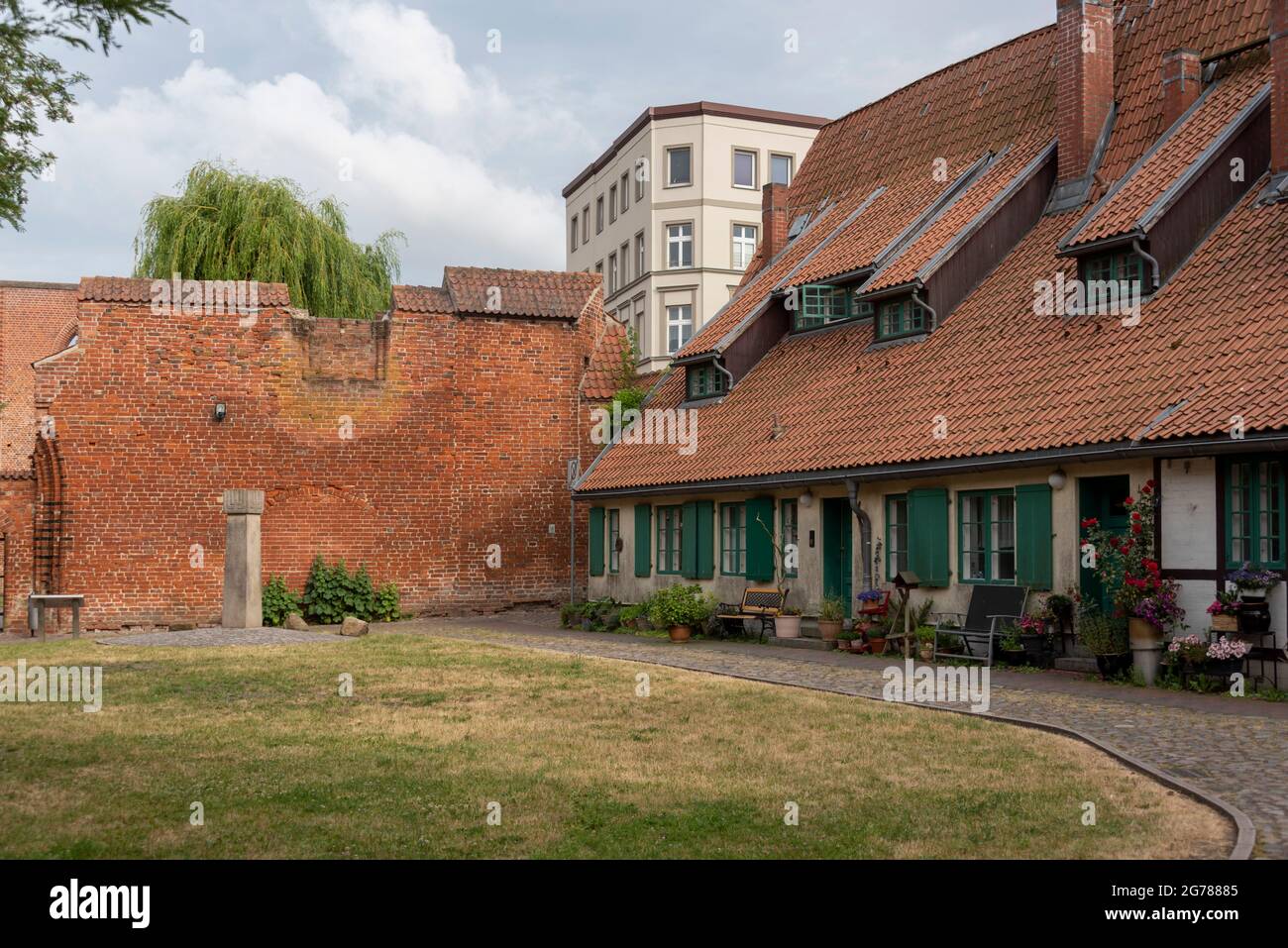 Stralsund, Deutschland. Juni 2021. Gedenkstele im Johanniskloster. Es erinnert an die Vertreibung und den Mord an den Juden in Stralsund. Quelle: Stephan Schulz/dpa-Zentralbild/ZB/dpa/Alamy Live News Stockfoto
