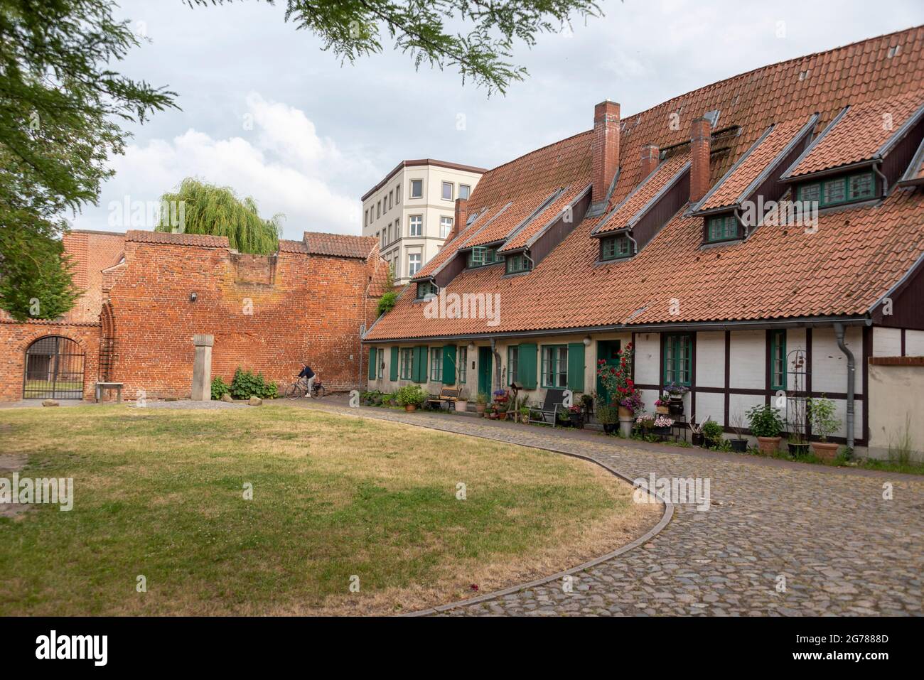 Stralsund, Deutschland. Juni 2021. Gedenkstele im Johanniskloster. Es erinnert an die Vertreibung und den Mord an den Juden in Stralsund. Quelle: Stephan Schulz/dpa-Zentralbild/ZB/dpa/Alamy Live News Stockfoto
