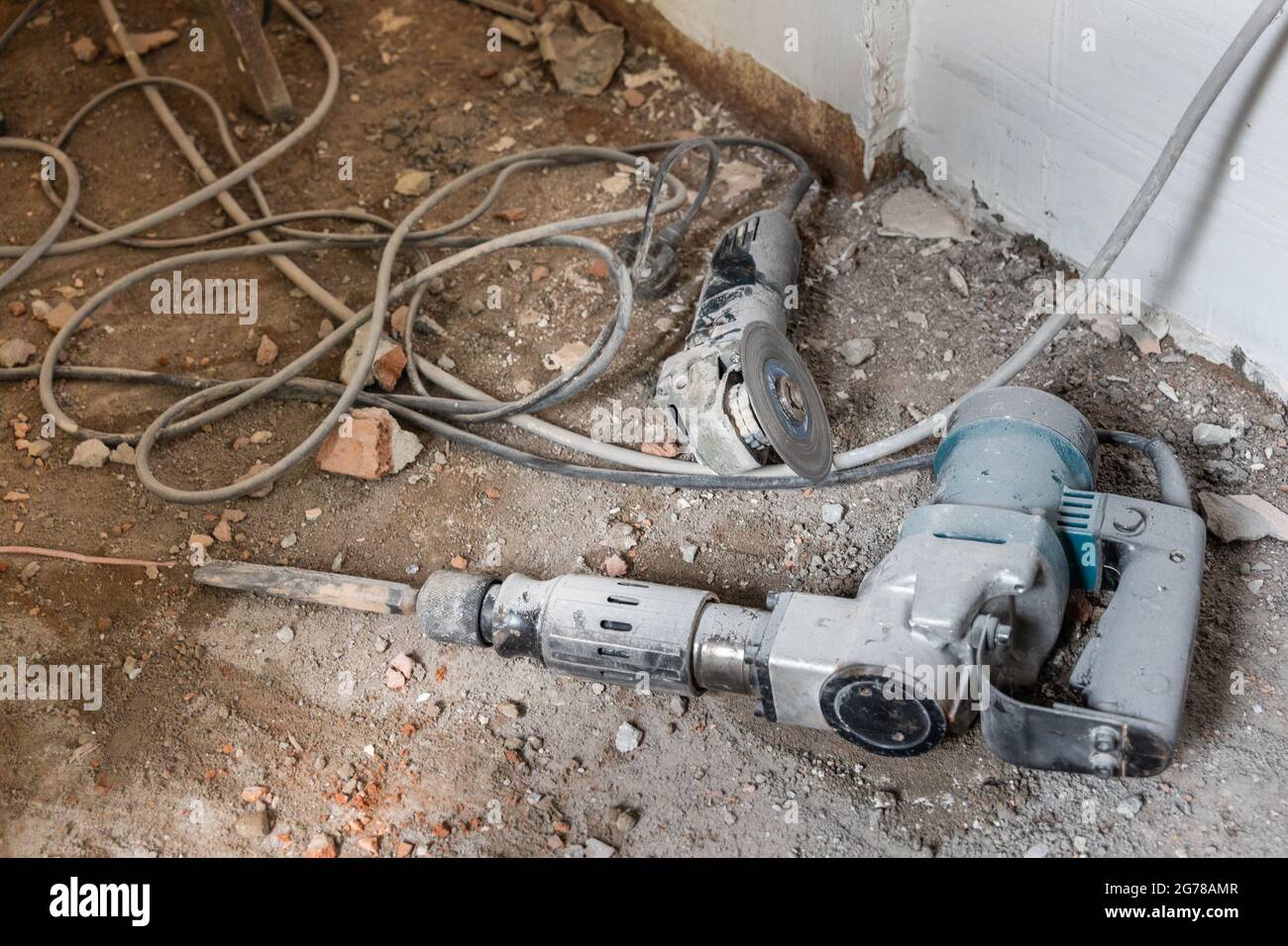Industrielle Chipping Hammer Bohrer und Scheibenschneider Schlüsselwerkzeuge in der Konstruktion Abriss arbeiten Stockfoto