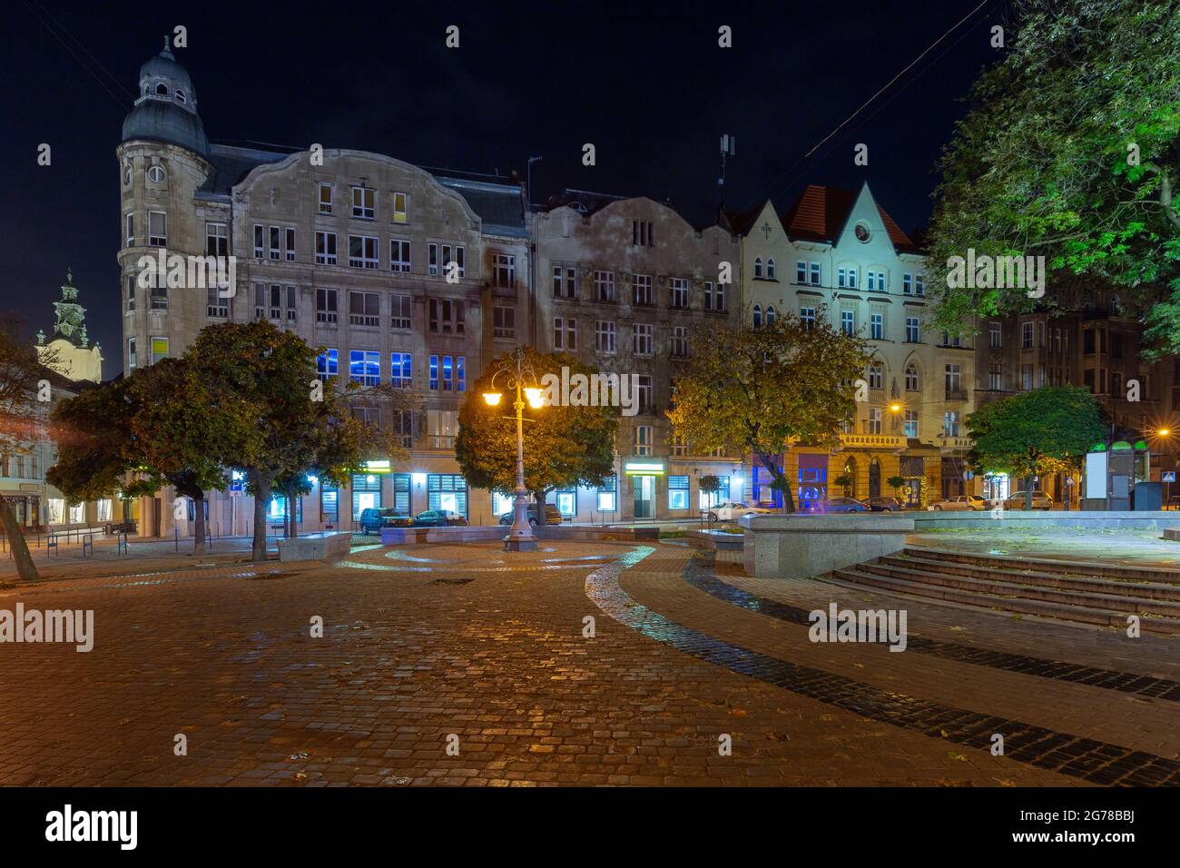 Blick auf den Galizkaya-Platz bei Nacht. Lviv. Ukraine. Stockfoto