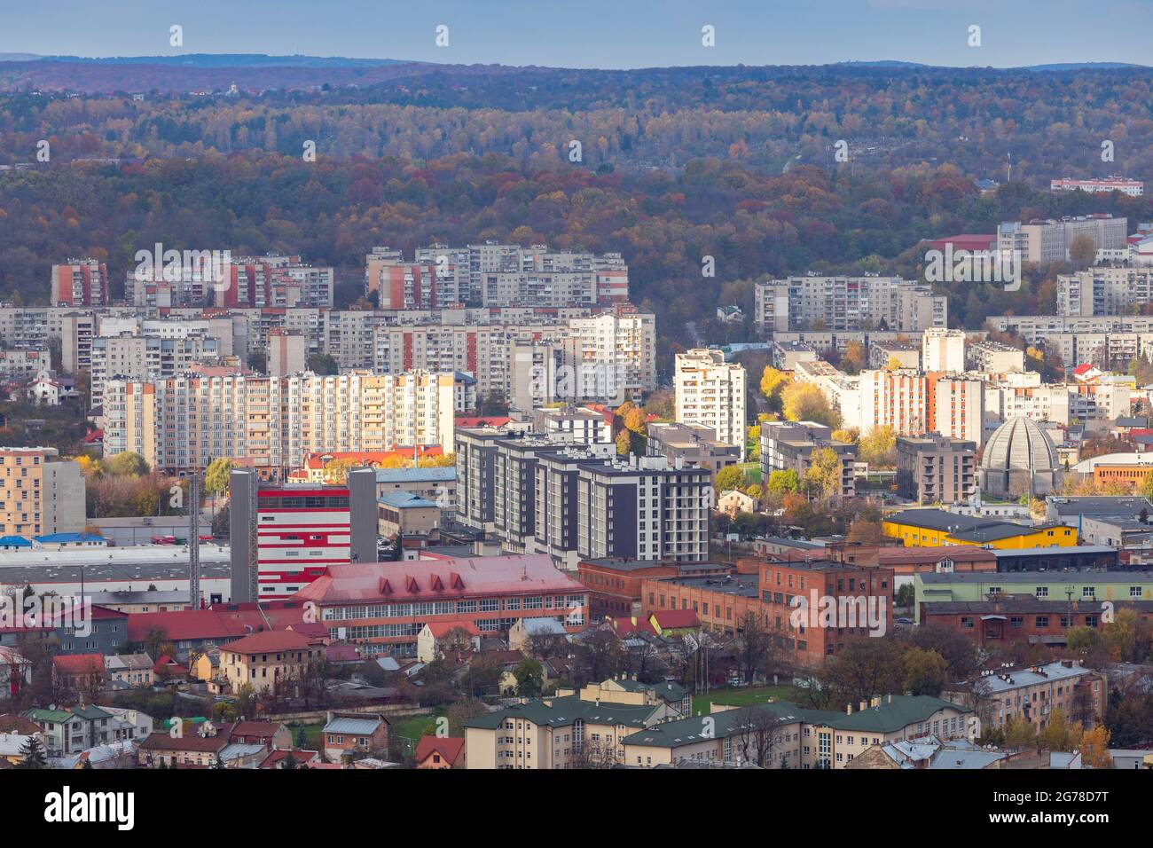 Luftaufnahme der Stadt von der Aussichtsplattform während des Tages. Lviv. Ukraine. Stockfoto
