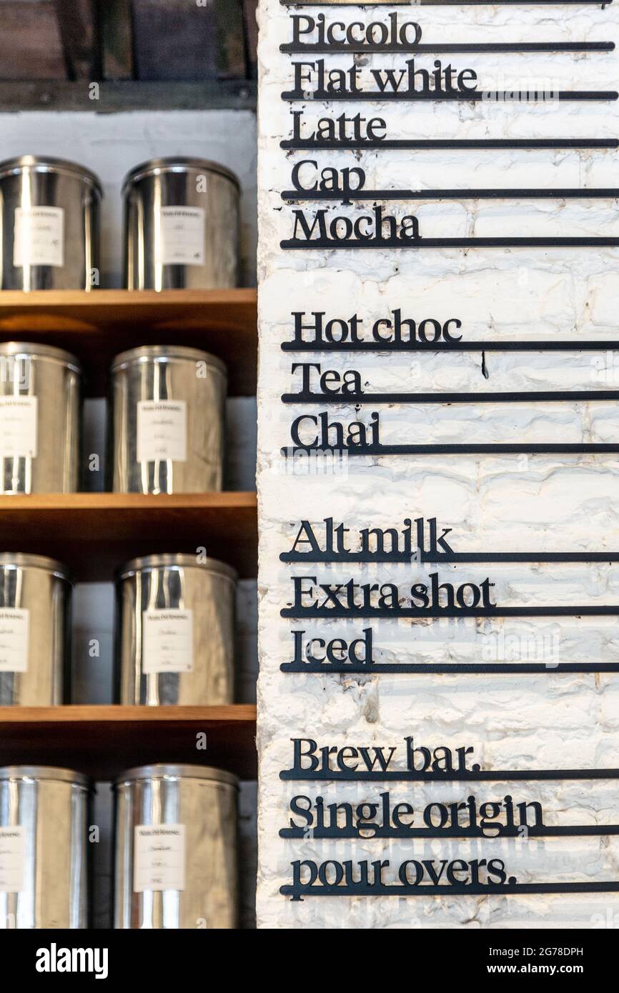 Speisekarte im WatchHouse Coffee Shop, Bermondsey Steet, London, Großbritannien Stockfoto